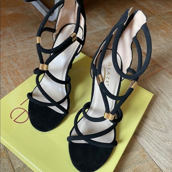 Heels - Picture 4 of 5